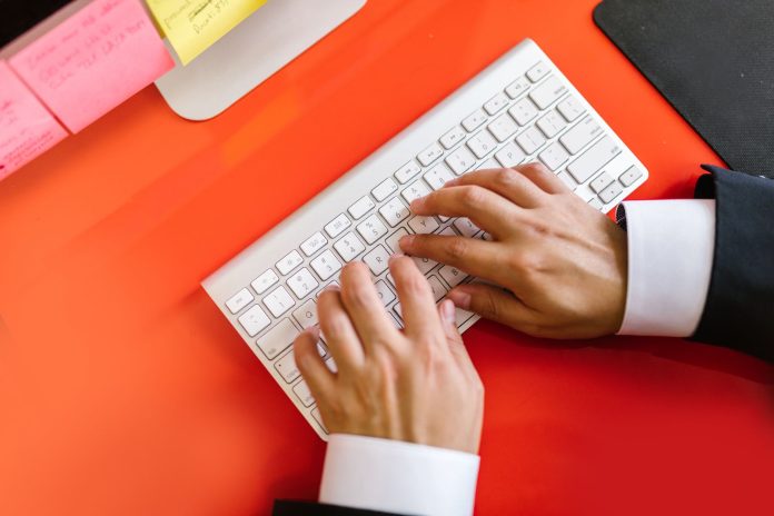 Anthropic acusa a Alibaba de copiar Claude en una operación con 25 mil cuentas