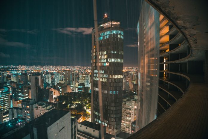 Bloqueio do Claude Fable 5 reacende alerta sobre dependência externa