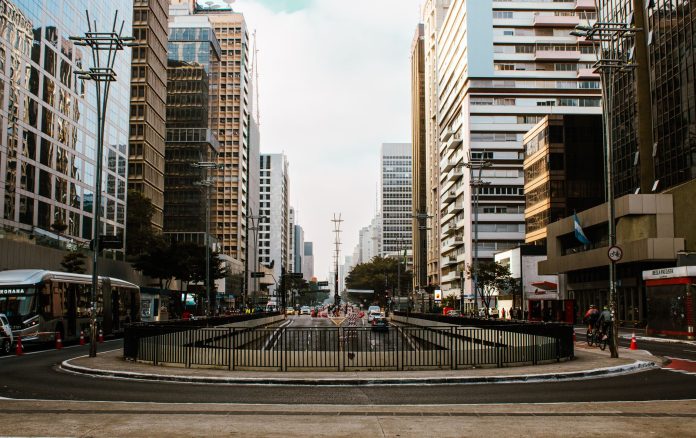 Relatório alerta para ameaça cibernética global impulsionada por IA