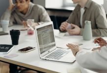 Un informe complica el debate sobre IA y empleo al señalar un aumento en las contrataciones Un informe complica el debate sobre IA y empleo al señalar un aumento en las contrataciones