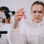 Estudio en Nature Medicine: LLMs genéricos superan a herramientas de IA médica dedicada