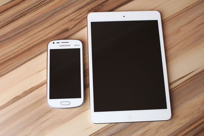 Samsung anuncia UFS 5.0 com foco em IA no dispositivo