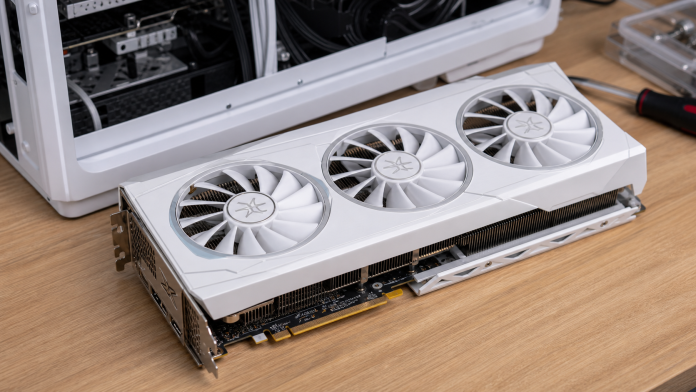 XFX Radeon RX 9070 XT blanca aparece en oferta por R$ 3.999 en KaBuM!