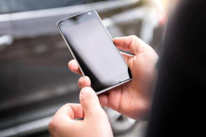 Agentes de IA en el celular prometen comodidad, pero exigen cautela