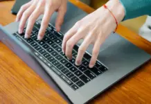 Los agentes de IA todavía usan inicios de sesión humanos y amplían el riesgo de identidad Los agentes de IA todavía usan inicios de sesión humanos y amplían el riesgo de identidad