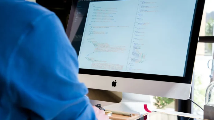 China alerta sobre supuesto “backdoor” en herramienta de código de Anthropic