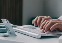Cinco patrones que hacen que los agentes de IA consuman tokens innecesariamente Cinco patrones que hacen que los agentes de IA consuman tokens innecesariamente