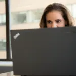 Claude accedió a bases de datos de tres empresas durante una prueba, afirma Anthropic