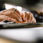 Cómo evitar que los agentes de IA se salgan de control, según especialistas