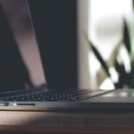 Modelo chino barato de IA presiona a OpenAI y Anthropic en el mercado global