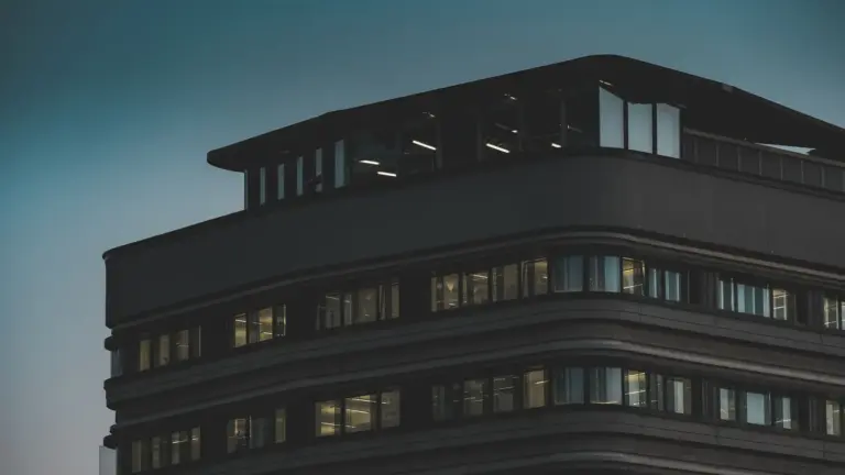 Moonshot AI presenta el modelo Kimi, que busca rivalizar con OpenAI y Anthropic