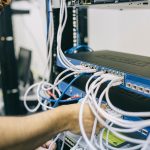 OpenAI, Meta y xAI compiten por modelos de IA más baratos y eficientes