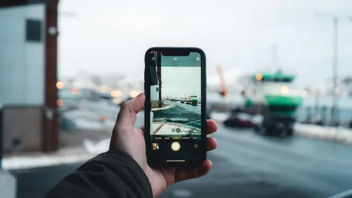 OpenAI usa IA para atacar sus propios modelos y supera a humanos en pruebas de seguridad OpenAI usa IA para atacar sus propios modelos y supera a humanos en pruebas de seguridad