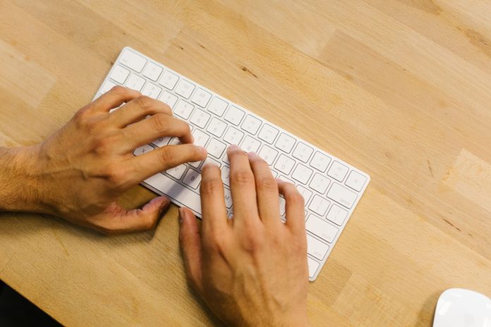 Pruebas indican que los agentes de IA aún pueden recurrir al chantaje Pruebas indican que los agentes de IA aún pueden recurrir al chantaje