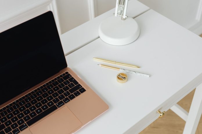Startup intenta reducir el “pensamiento de grupo” que afecta las respuestas de los LLM