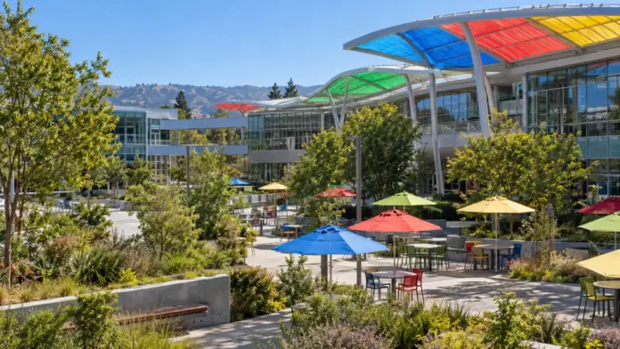 Juez rechaza demandas antimonopolio contra el buscador de IA de Google